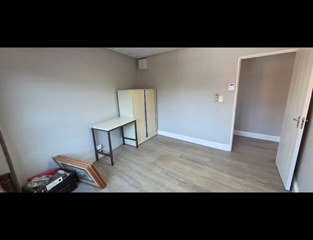 218M² OFFICE TO LET IN ROCKY DRIFT